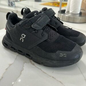 Boys OnRunning Shoes Size 1